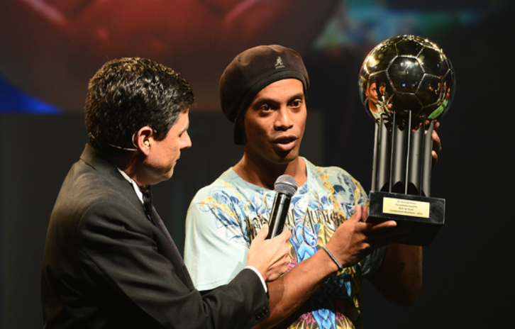 Cầu thủ Ronaldinho giành Quả bóng vàng vào năm nào