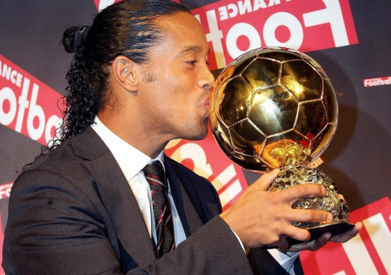 Cầu thủ Ronaldinho giành Quả bóng vàng vào năm nào