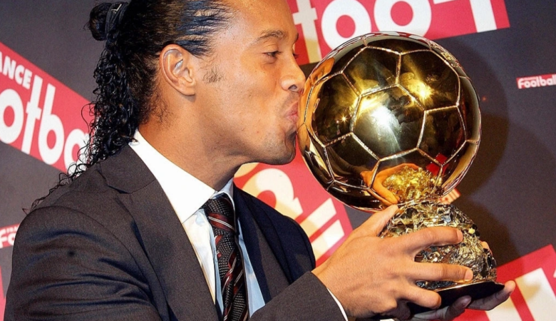 Cầu thủ Ronaldinho giành Quả bóng vàng vào năm nào