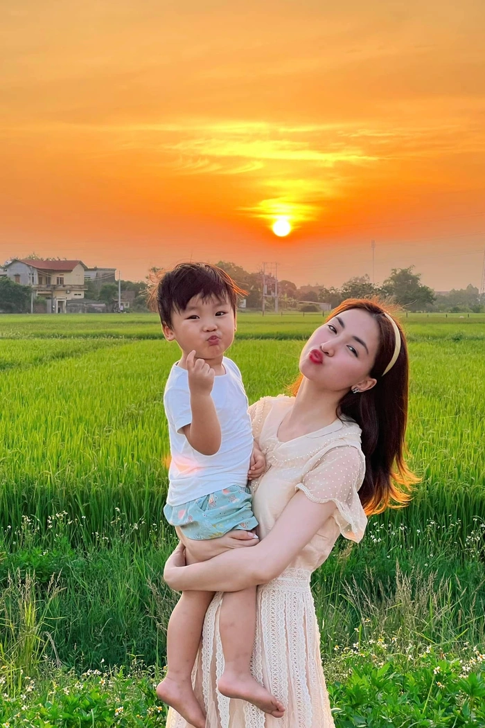 Hòa Minzy có con với ai