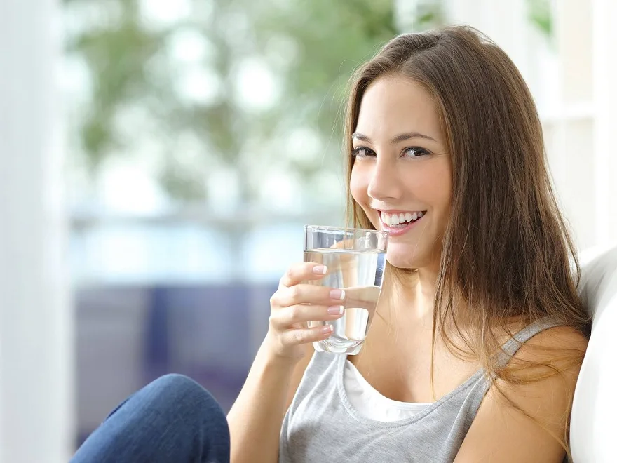 Cô bé bị khô nên uống gì